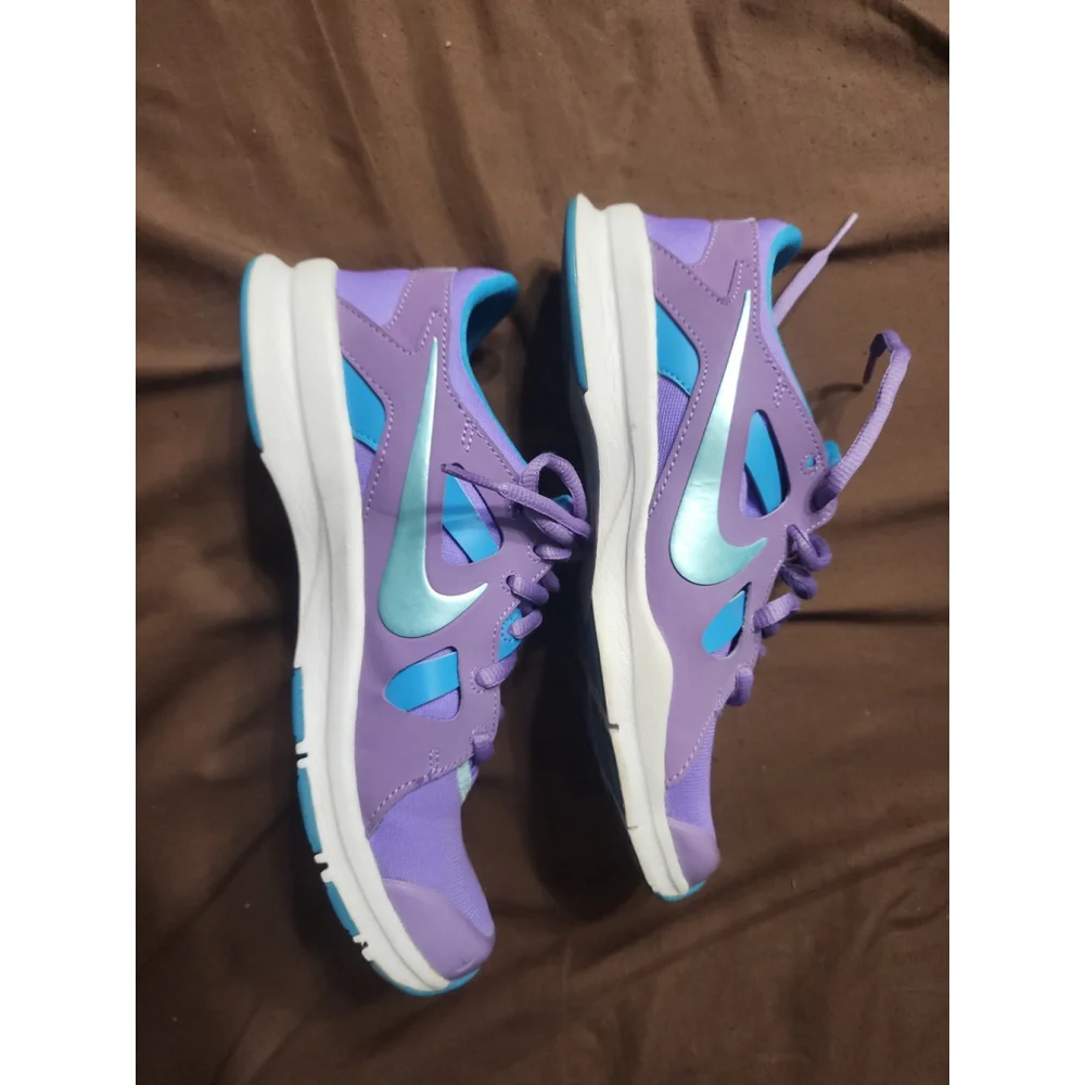 ‎Nike - Picture 2 of 7